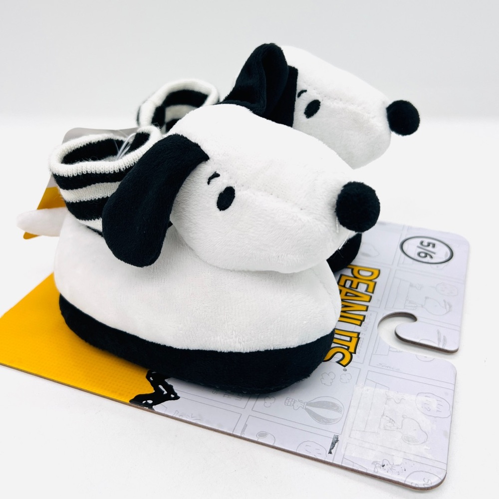 Snoopy Peanuts Kids 3D Plush Slippers Shoes Black White 5/6 NWT